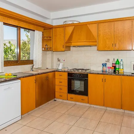 Vila Ambrosia In Coral Bay Pegeia