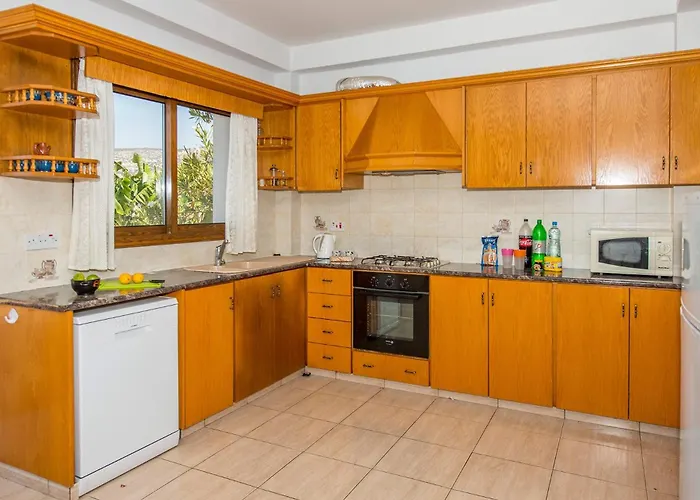 Villa Ambrosia In Coral Bay Peyia