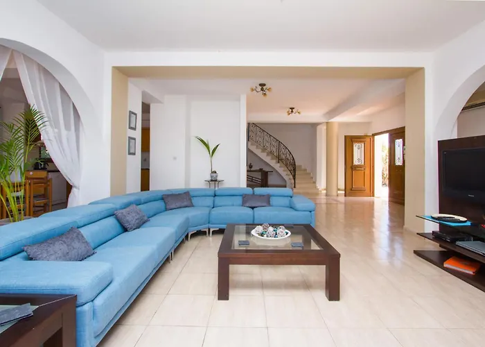 Villa Ambrosia In Coral Bay Peyia